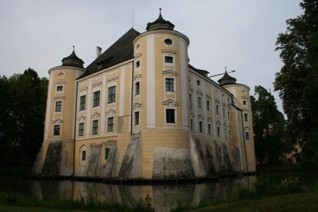 Отель Gastehaus Schloss Bernau Fischlham Экстерьер фото