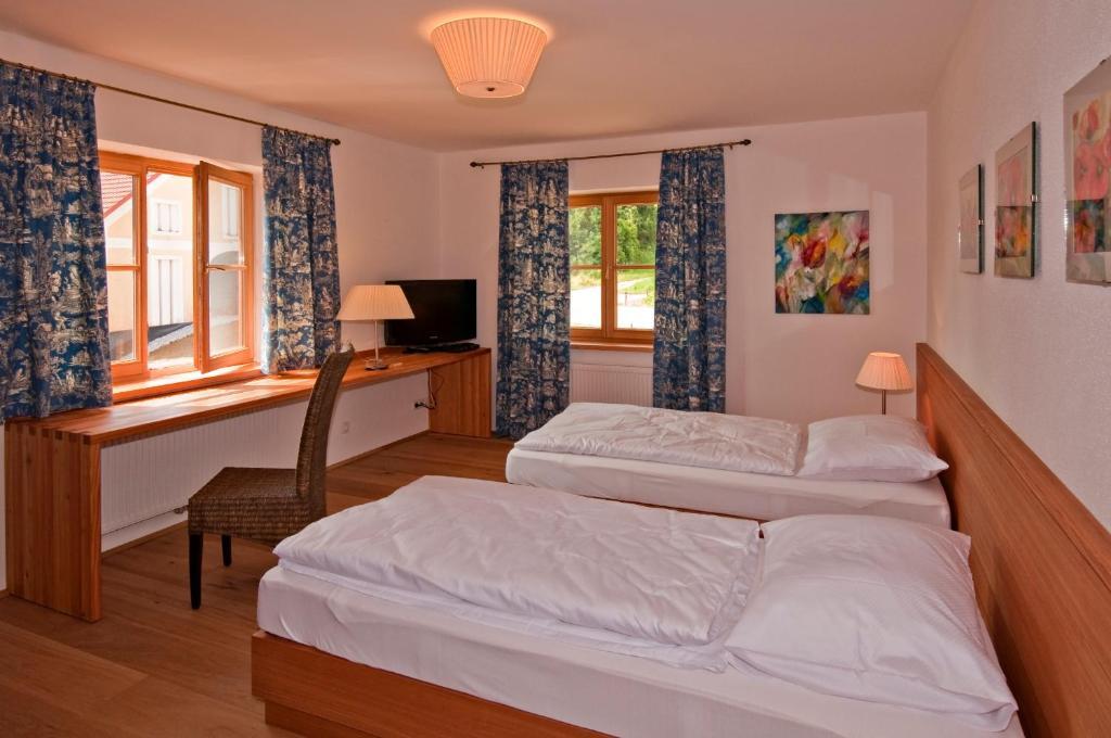 Отель Gastehaus Schloss Bernau Fischlham Номер фото