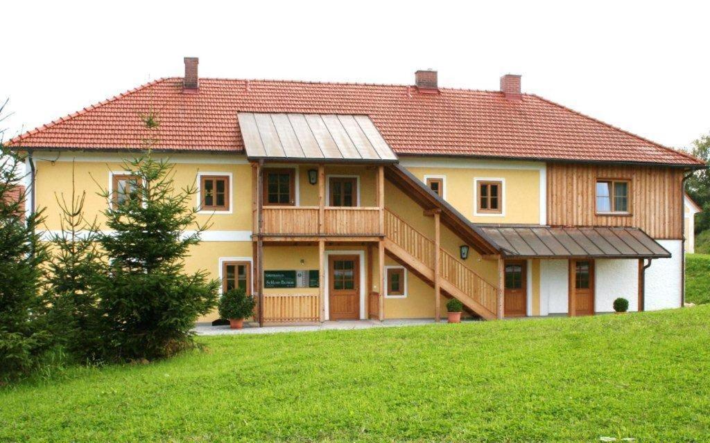 Отель Gastehaus Schloss Bernau Fischlham Экстерьер фото