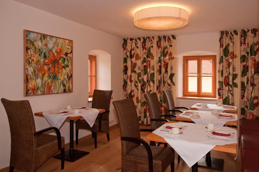Отель Gastehaus Schloss Bernau Fischlham Экстерьер фото