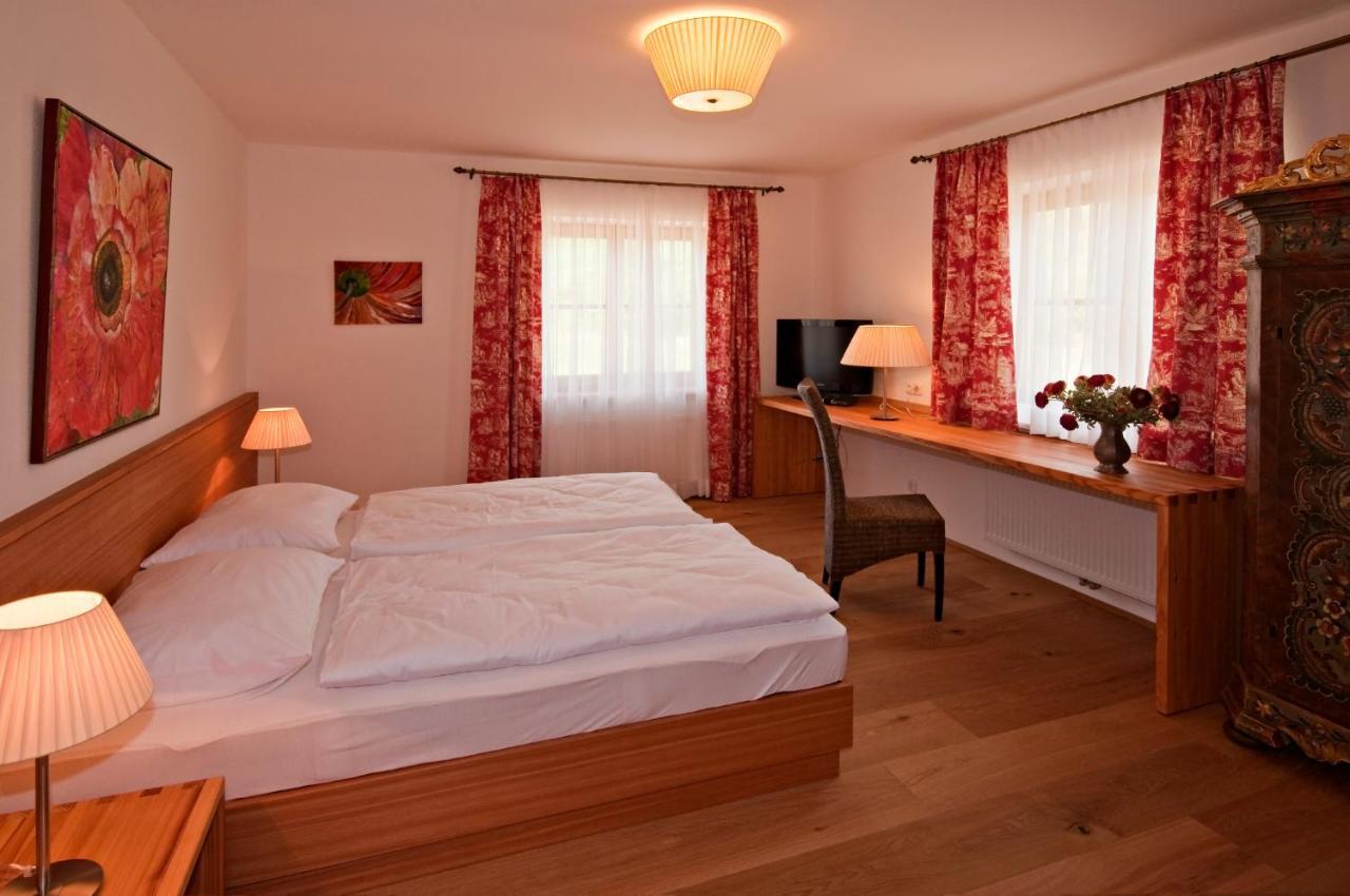 Отель Gastehaus Schloss Bernau Fischlham Номер фото